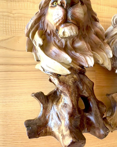 Lwia Odwaga Figurka z Żywicy, 28 cm højde, med mulighed for gravering som gave