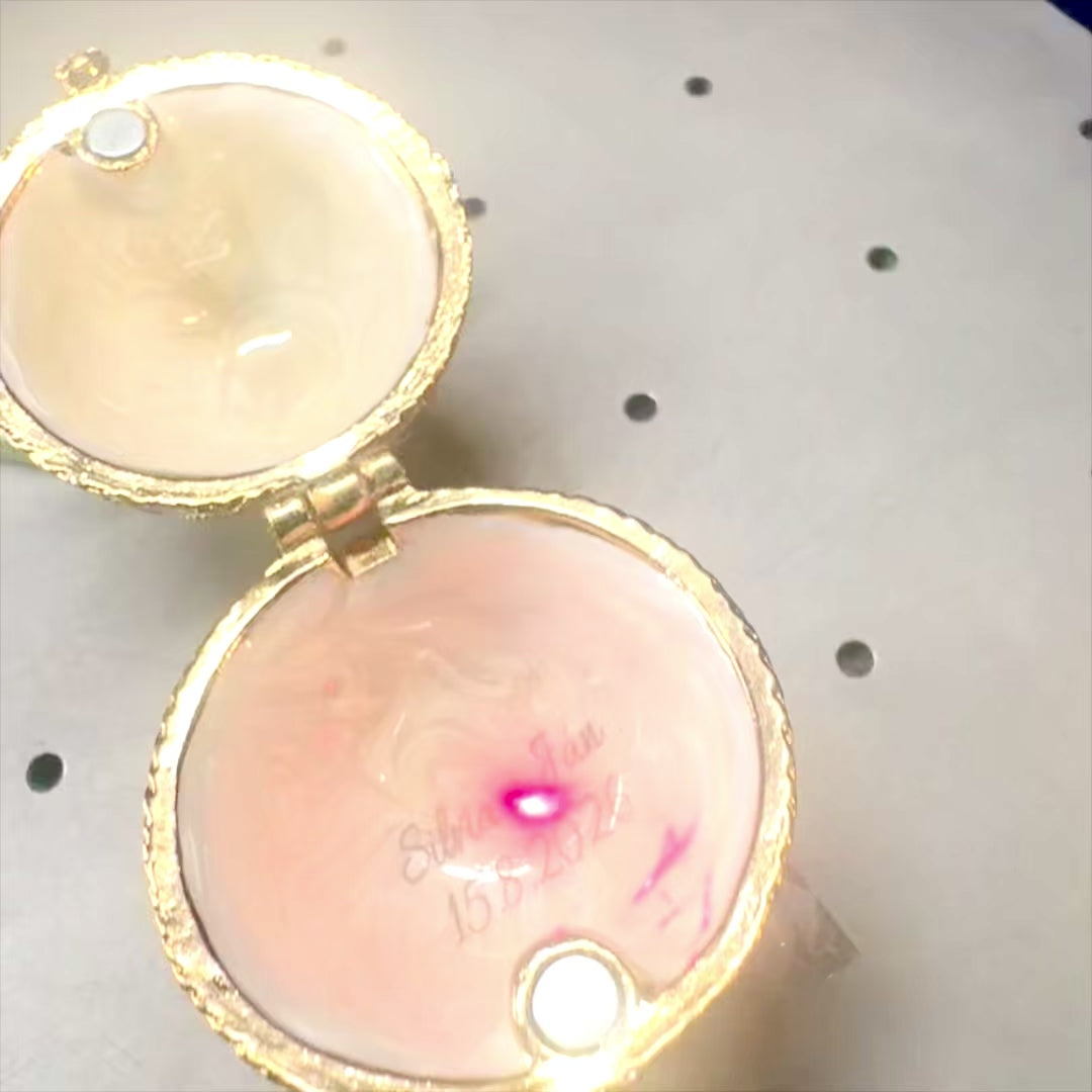 Eksklusiv Fabergé Æggeæske i Metal med Krystaller i Hvid-Guld Farve med Mulighed for Personlig Gravering
