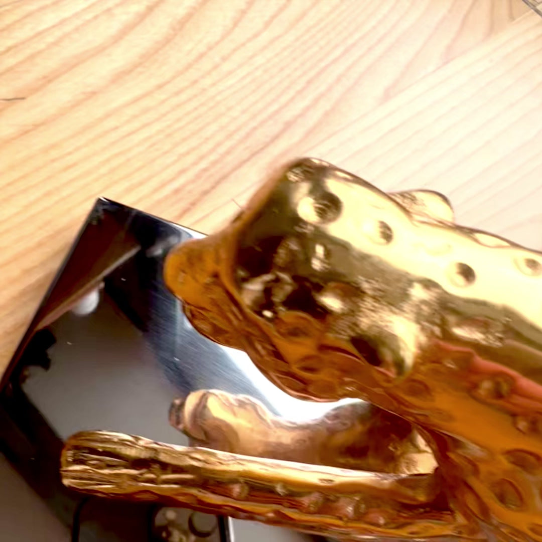 Elegant dekorativ figur af leopard i guld, 42 cm, med personlig gravering