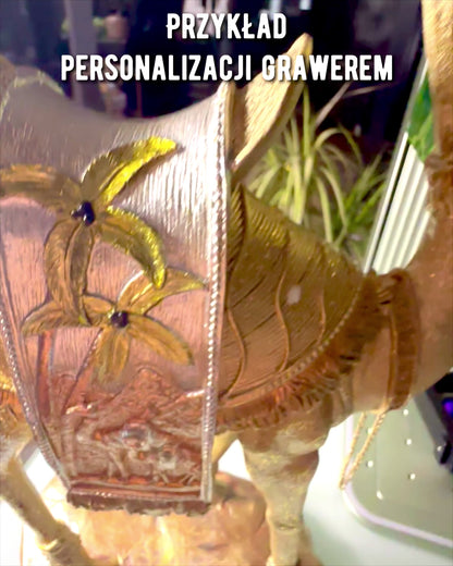 Statuette "Ørkenvandreren" - Dekorativ Kamel af Harpiks med Mulighed for Gravering
