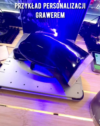 Kompakt, 350 ml, Skåret Krus 'Majstersztyk' med mulighed for personlig gravering - 2 farvevarianter