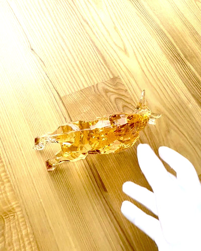 Statue "Złoty Byk" af harpiks, gennemsigtigt design, mulighed for personalisering