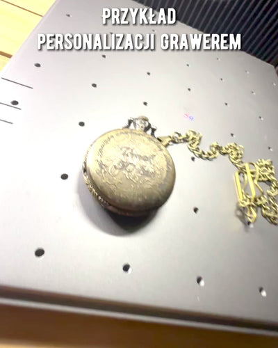 Klassisk Kvarts Lommeur med Verdenskort – Vedhæng med Kæde i Vintage Stil til Hende og Ham, gravering