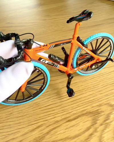 Miniature Metal Modelcykel Samlerobjekt "Speed Rider 1.2" – personalisering med gravering som gave, 2 farvevarianter