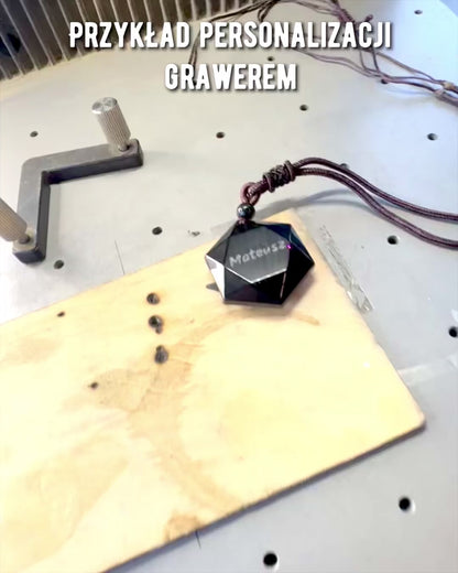 Amulet af sort obsidian "Davidsstjerne", mulighed for personlig gravering som gave