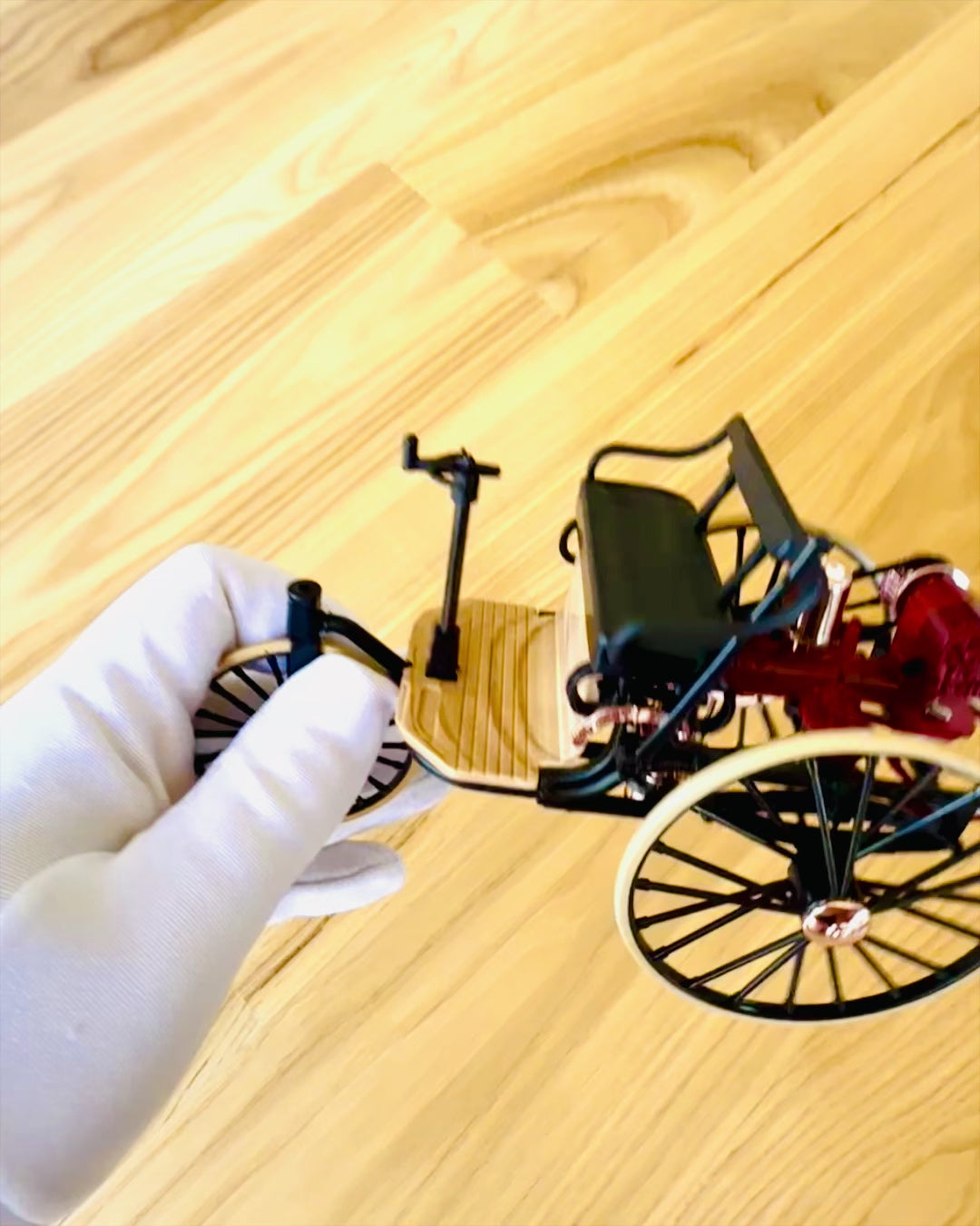 Retro Trehjulet Benz Patent-Motorwagen - Samlermodel, personalisering med gravering som gave