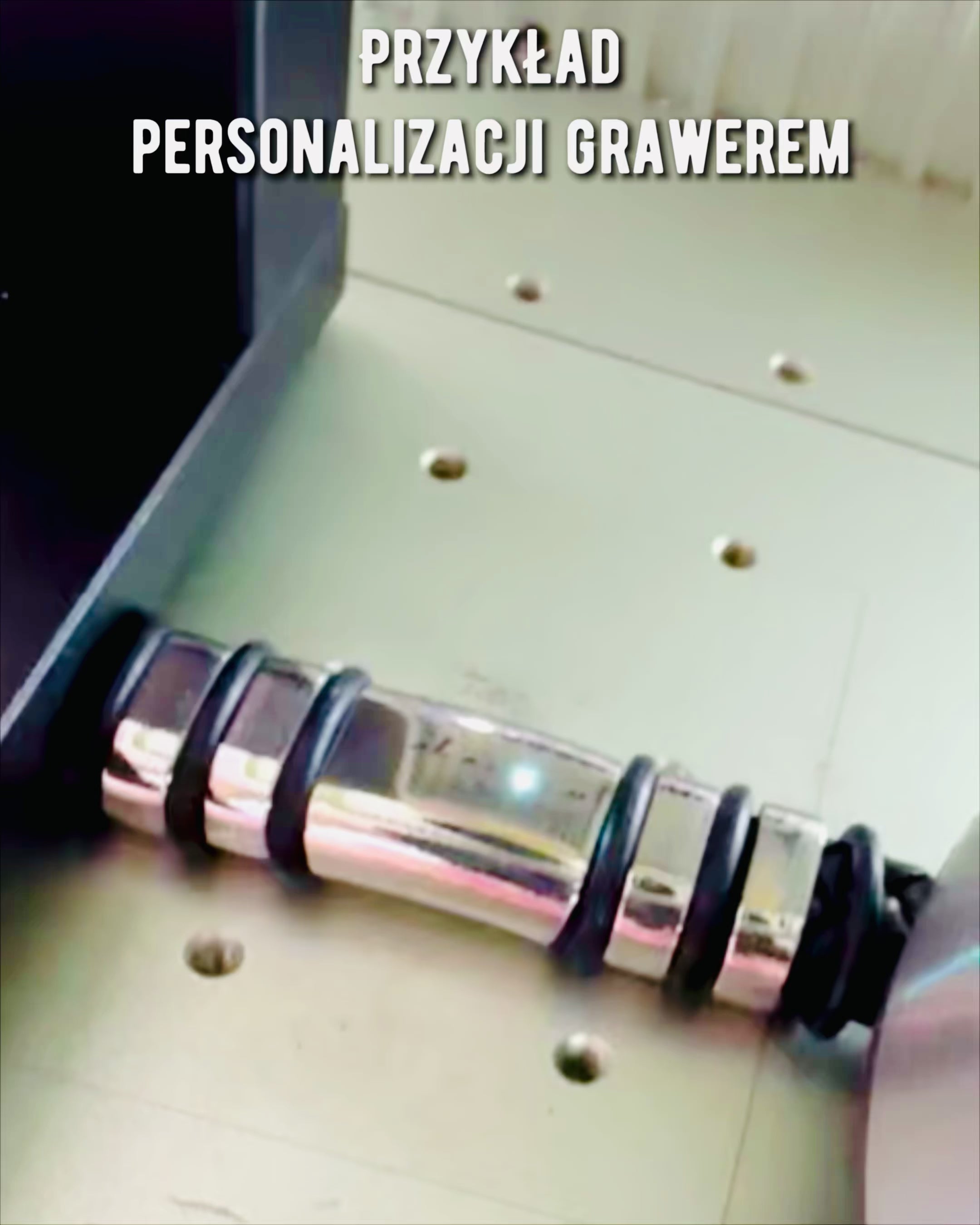 Moderne Hip Hop Armbånd til Mænd med Personlig Gravering og Magnetisk Lukning – Vælg Stil med Sølv- eller Gulddetaljer, 22cm PU Læder