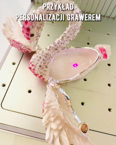 Elegant smykkeskrin "Svanens Juvel" - personalisering med gravering