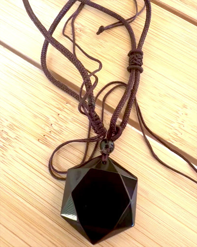 Amulet af sort obsidian "Davidsstjerne", mulighed for personlig gravering som gave