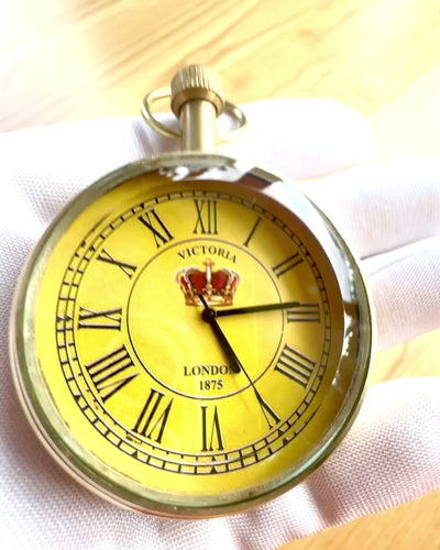 Lommeur "Victoria Crown" – Messing, Håndlavet i Indien, 5 cm bred, japansk mekanisme, mulighed for personlig gravering som gave