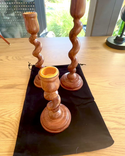 Sæt med 3 lysestager "Spiral Lys" 25 cm høje, mulighed for personliggørelse med gravering som gave