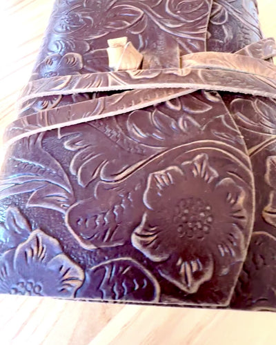 Premium Lædernotesbog "Naturens Elegance" - 200 sider, 120g, notesbog, skitsebog, 2 farver at vælge imellem, personliggørelse med gravering