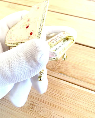 Elegant smykkeskrin "Mini Flygel - klassiske roser" - med mulighed for gravering som gave