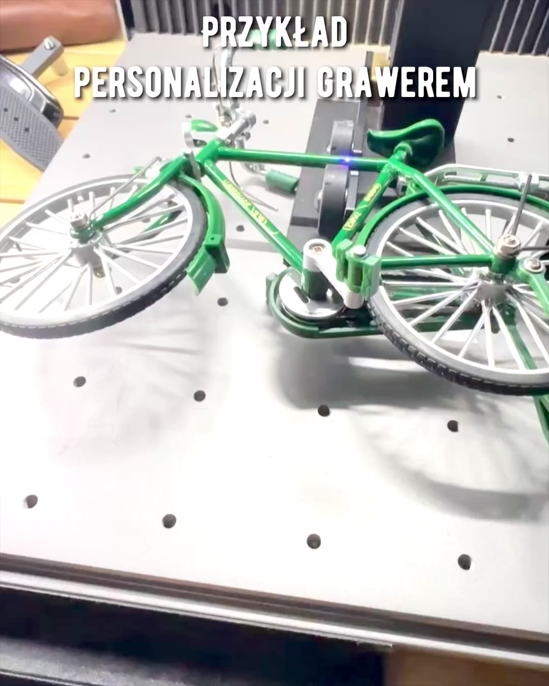 Model af cyklen "Retro Classic" - Miniature med Gravering, ideel som gave