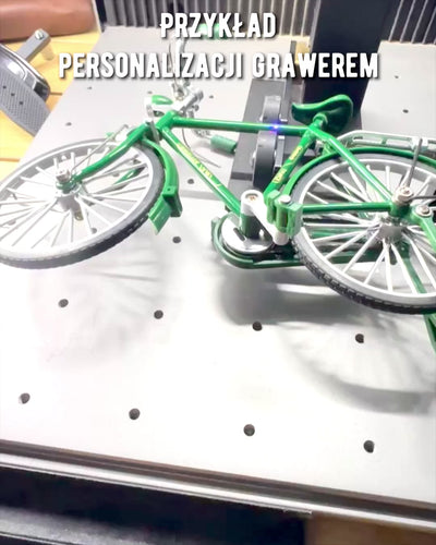 Model af cyklen "Retro Classic" - Miniature med Gravering, ideel som gave