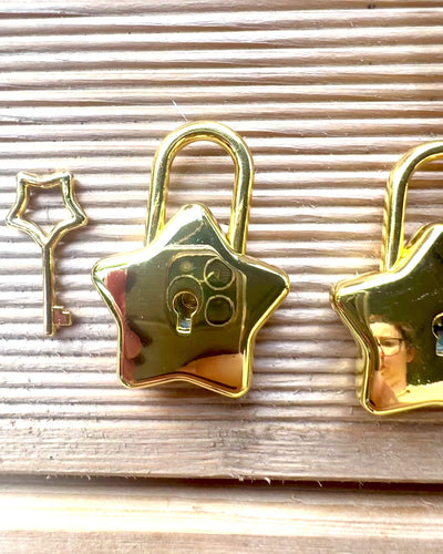 2 Stjerne Mini Hængelåse med Gravering – Beskyt Dine Drømme, personaliseret som gave, 2 farvevarianter at vælge imellem