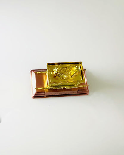 Majestætisk Miniature af Pagtens Ark i Gylden Ramme 11,2 x 5,8 x 7,3 cm - Eksklusiv ark, Dekoration i Gylden Udgave