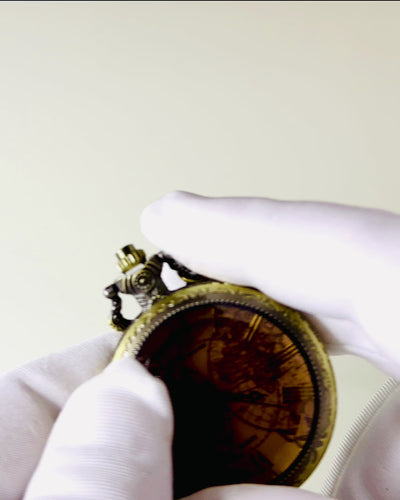 Klassisk Kvarts Lommeur med Verdenskort – Vedhæng med Kæde i Vintage Stil til Hende og Ham, gravering