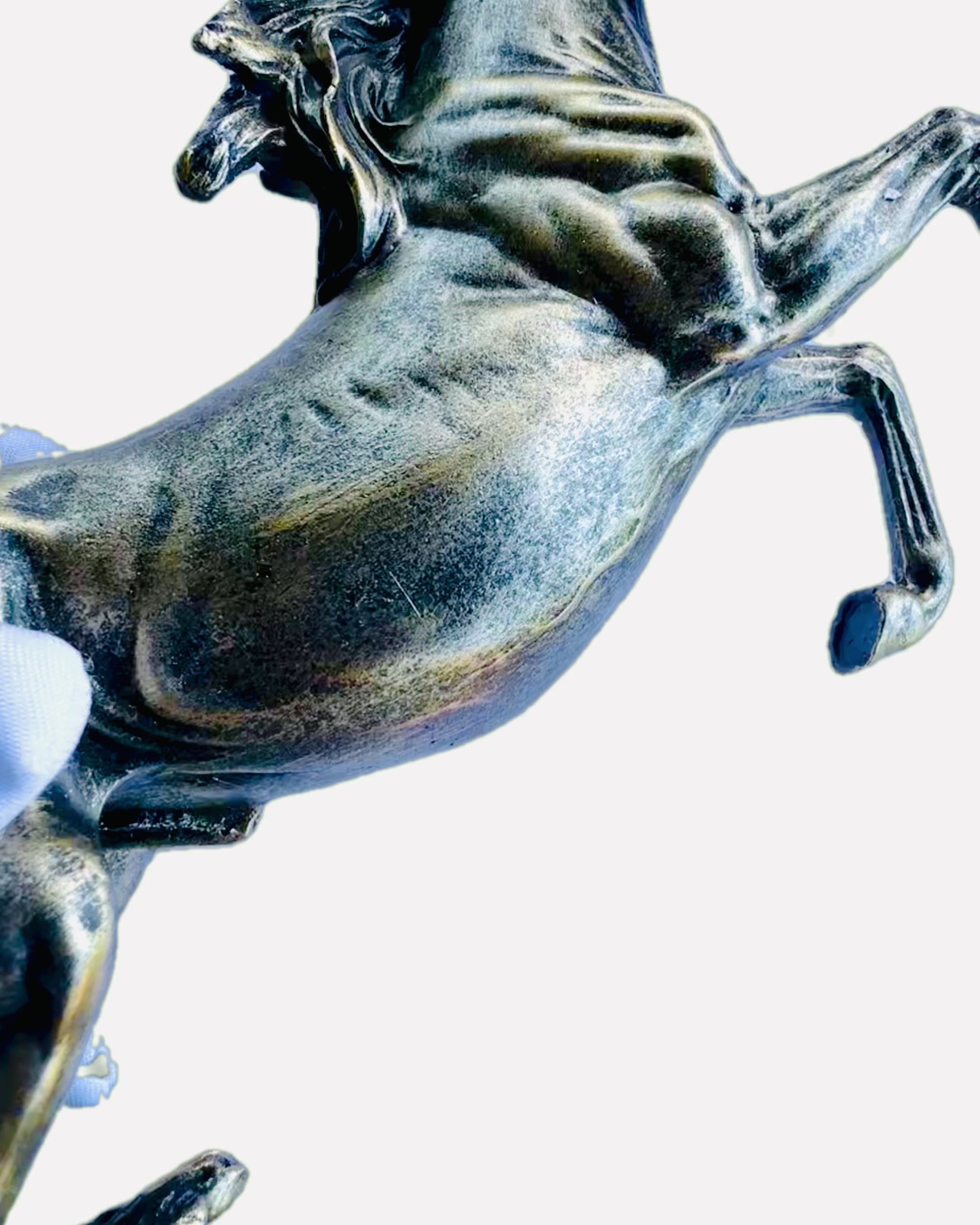 Noblesse - Figur, Statue af en Hest i Bevægelse - mulighed for personalisering med gravering som gave