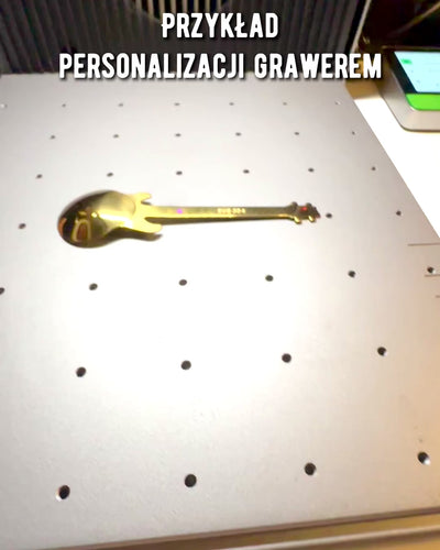 "Strunowy Hit" ske med mulighed for gravering 2 farvevarianter at vælge imellem