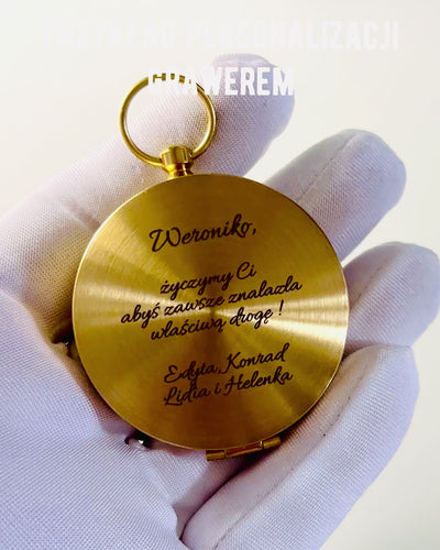 Retro-stil Navigationskompas – Bærbart og Præcist Instrument til Retsbestemmelse for Rejsende og Opdagelsesrejsende. Gravering, personalisering.