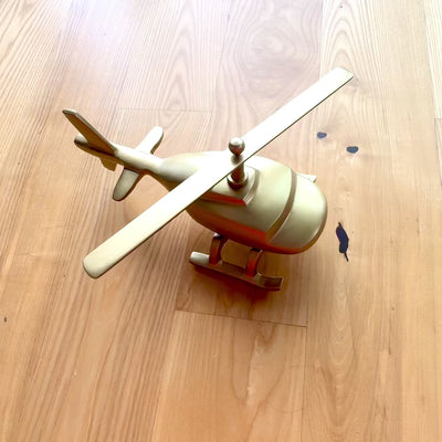 Metalmodel af helikopter med mulighed for personlig gravering – guldfarvet, 32 cm