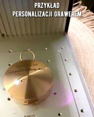 Retro-stil Navigationskompas – Bærbart og Præcist Instrument til Retsbestemmelse for Rejsende og Opdagelsesrejsende. Gravering, personalisering.