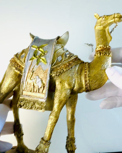 Statuette "Ørkenvandreren" - Dekorativ Kamel af Harpiks med Mulighed for Gravering