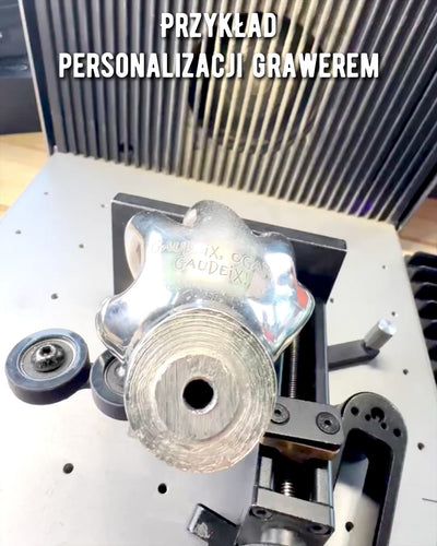 Krykkestok "Kongelig Hånd" – håndskåret af indisk mangotræ, mulighed for personliggørelse med gravering