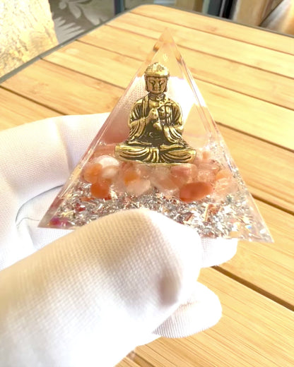 Energipyramide "Meditation af Ro" med Ædelsten