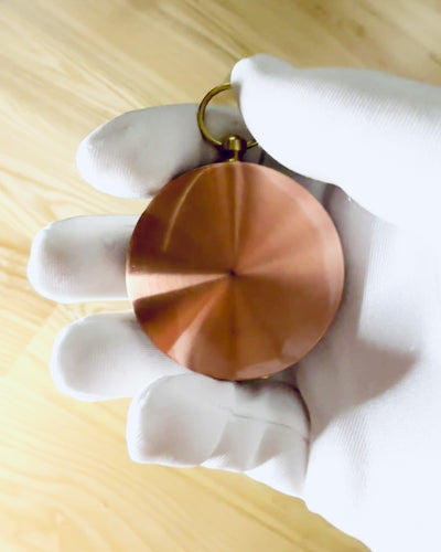 Kompas i rosaguld - navigationsinstrument i retrostil – bærbart og præcist instrument til retningsbestemmelse for rejsende og opdagelsesrejsende. Gravering, personalisering.