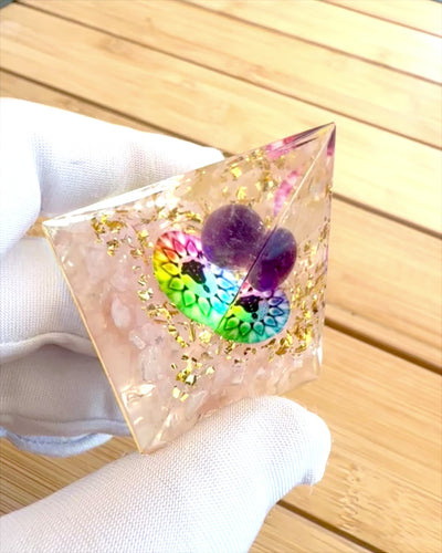 Orgonit Energi Pyramide "Harmoni af Lys" - Krystal, til gave