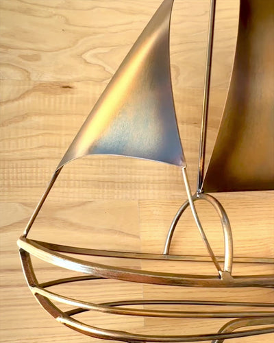 Metalvinreol 45 cm høj, "Sømandsfantasi" - Formet som et sejlskib med mulighed for gravering som gave