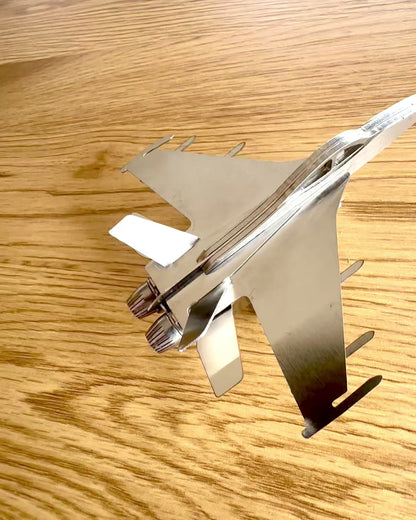 Metalmodel af jagerflyet "SkyRaptor" – rustfrit stål, personlig gravering som gave