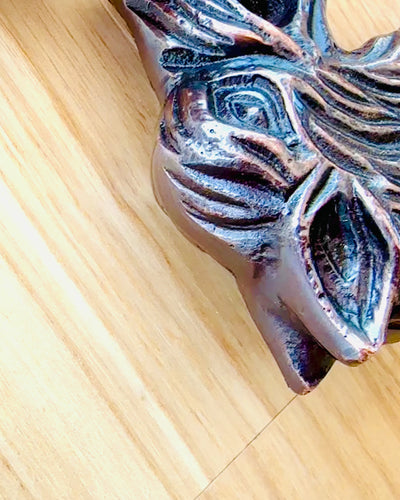 Spadserstok Wolf - Indisk Mangotræ med Mulighed for Gravering, brun med gyldne udsmykninger