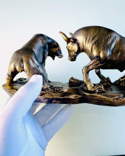 Skulptur "To rivaler" - Tyr og Bjørn - Symbolik for Finansmarkedet, Mulighed for Gravering - kobberfarvet