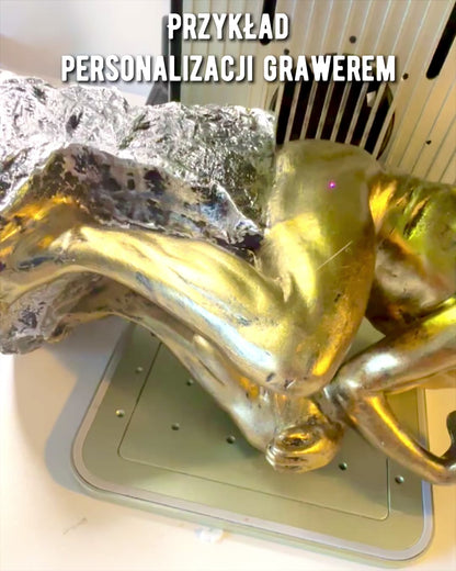 Złoty Myśliciel - Figur af harpiks, personalisering med gravering
