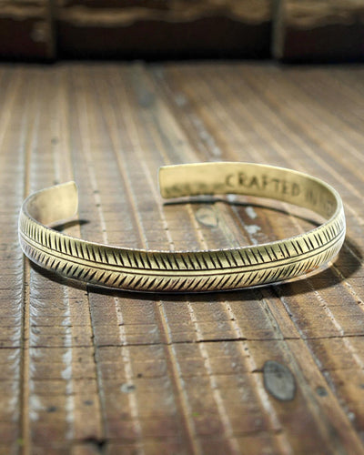 Tibetansk messingarmbånd Subtil natur – smalt blad