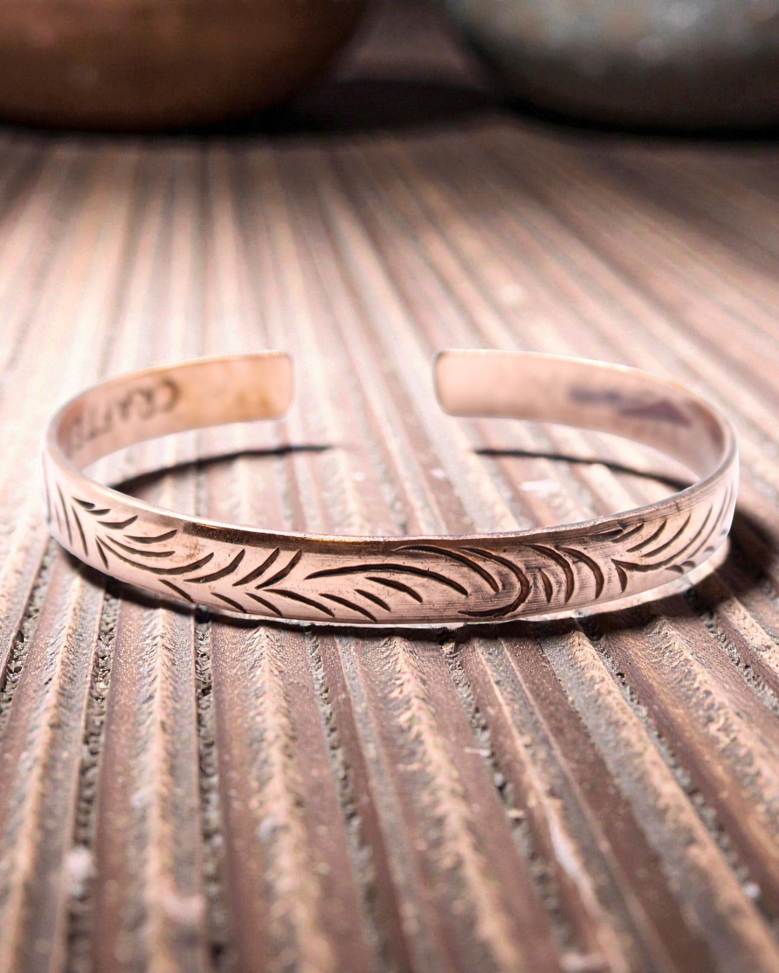 Tibetansk kobberarmbånd Naturens energi – smalle slyngninger