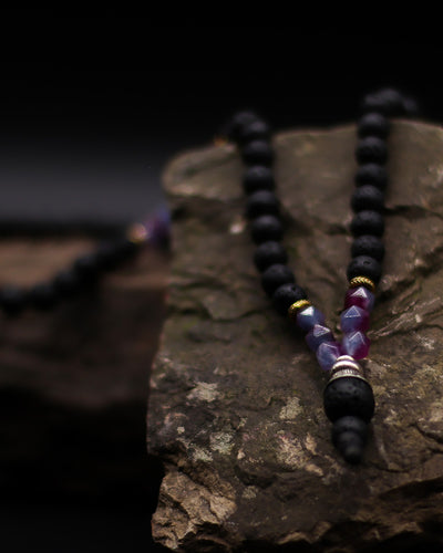 Halskæde Vulkanens Essens – Accept af den mørke side