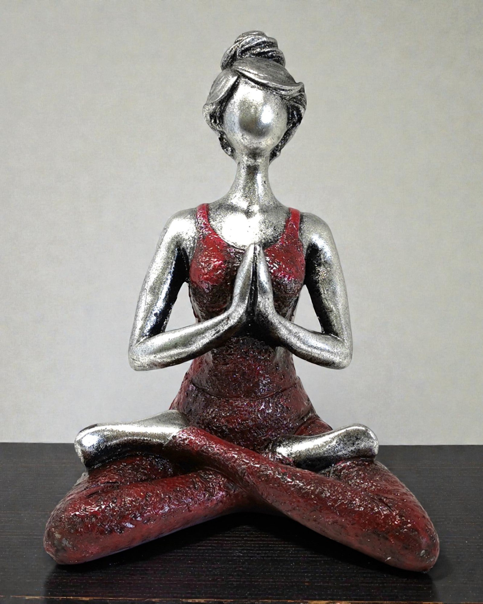 Kvindefigur 24 cm – Yoga sølv-bordeaux harmoni